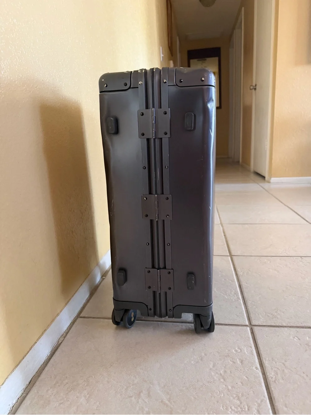 LEVEL 8 Gibraltar Aluminum Carry-On Luggage